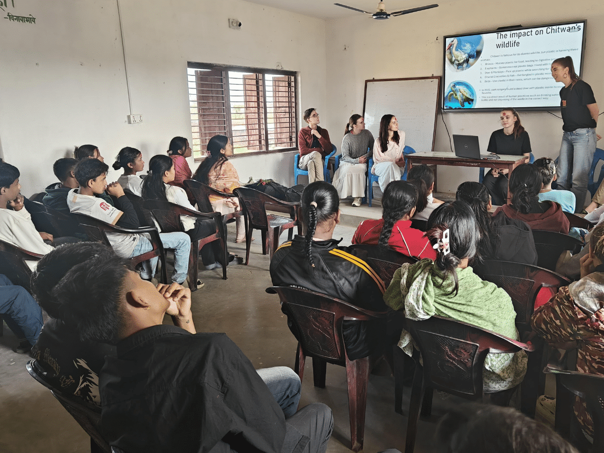 Nepal – Volunteers teaching students about conservation initiatives