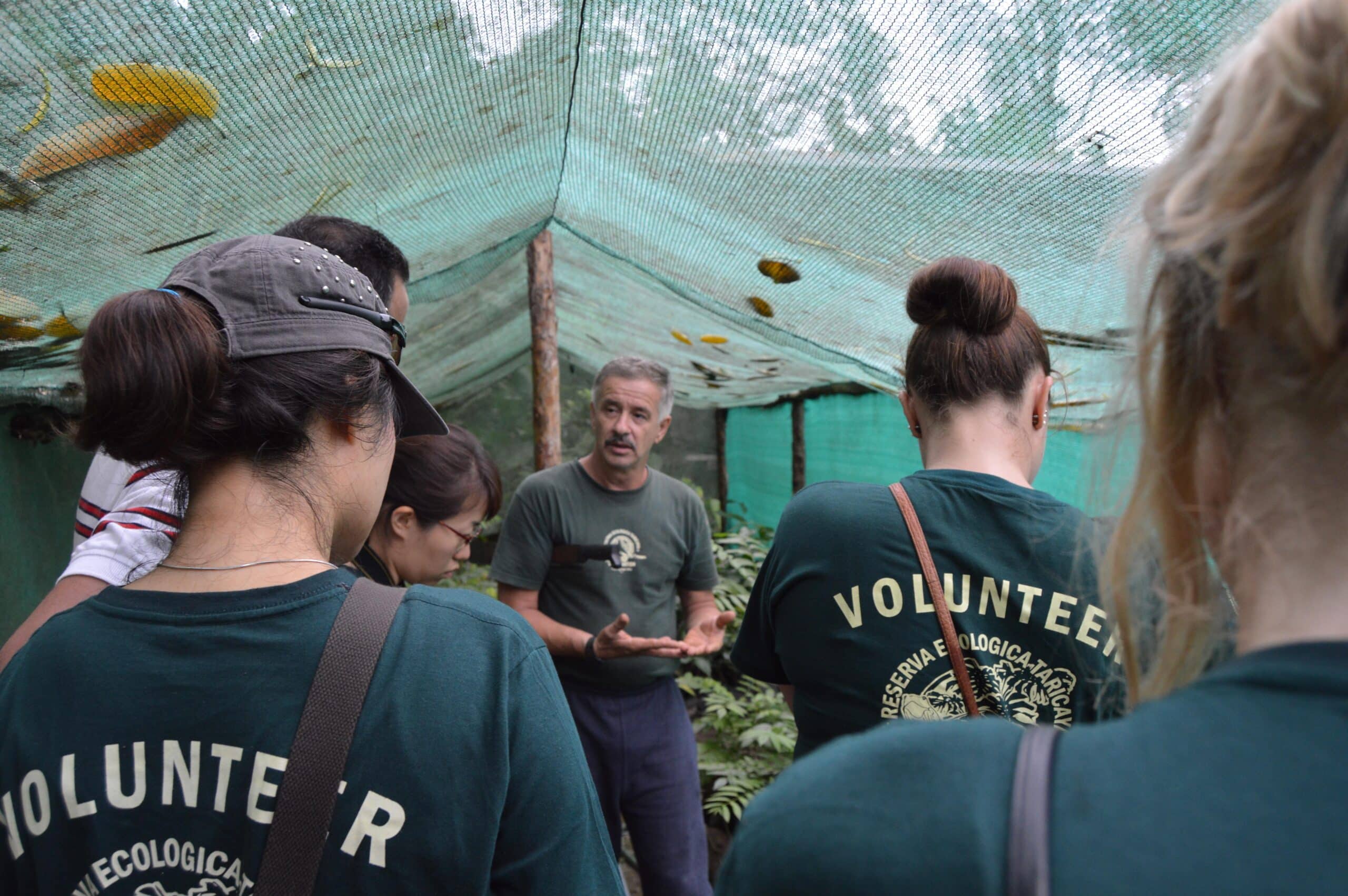 Fernando Rosemberg tells a story to the Conservation volunteers in Peru