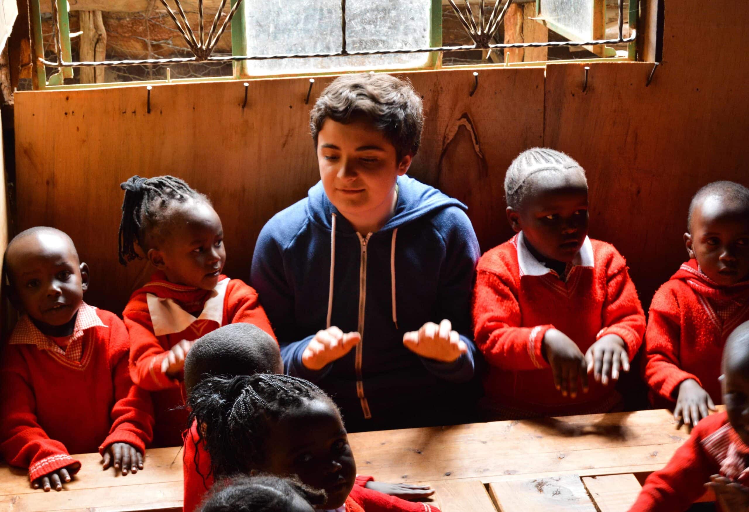 A Projects Abroad teaching volunteer runs fun and interactive activities to improve the English level of children in Kenya.