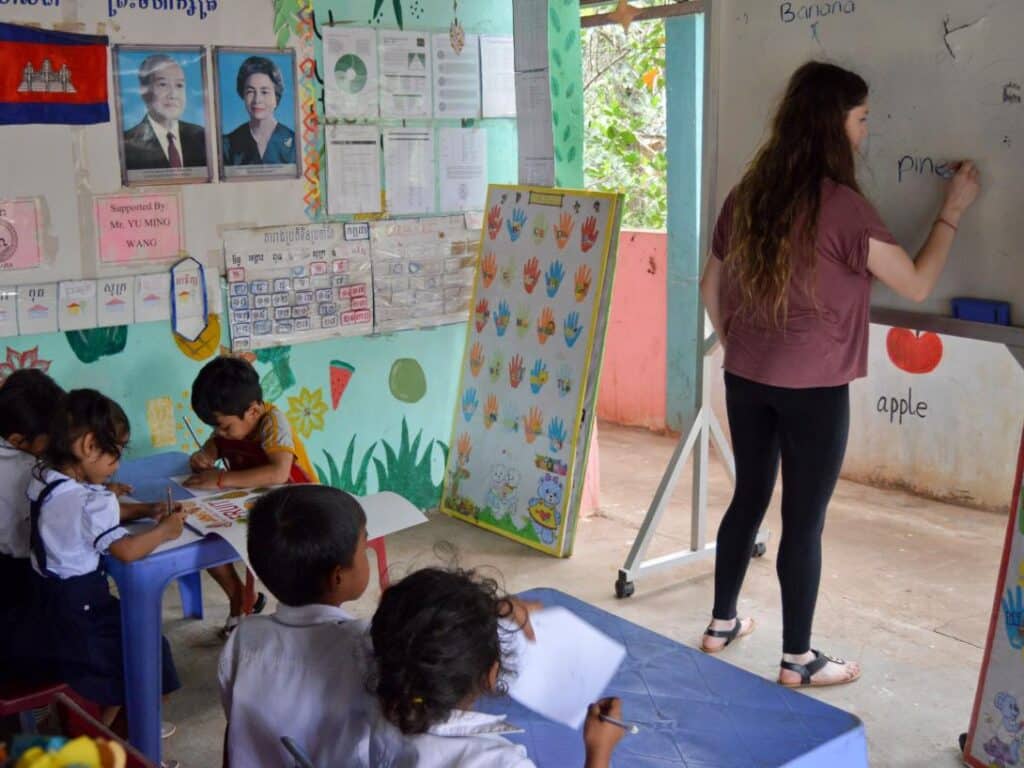 care-volunteer-teaches-class-preschool-instead-orphanage-product-5dee185a0ef09.[1090]